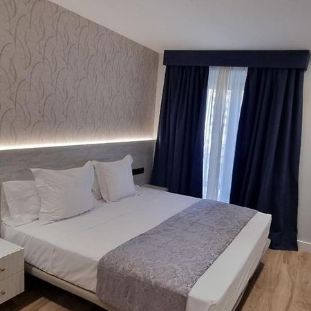 Ch La Petite Maison - Boutique - Madrid Bagian luar foto