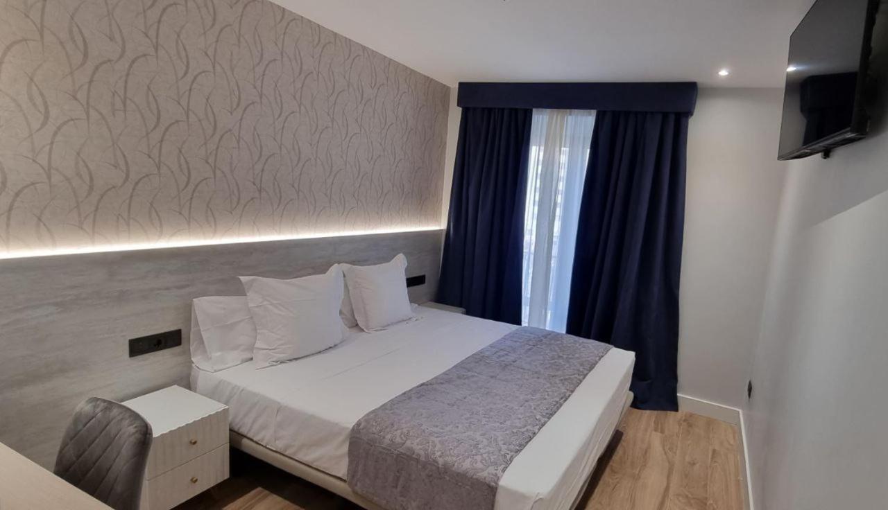 Ch La Petite Maison - Boutique - Madrid Bagian luar foto