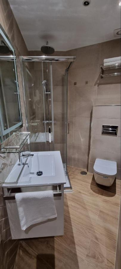 Ch La Petite Maison - Boutique - Madrid Bagian luar foto